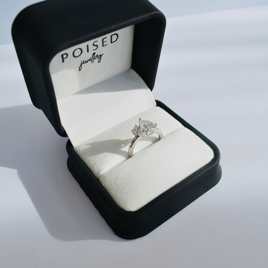 PEAR Moissanite Ring - Toi Et Moi