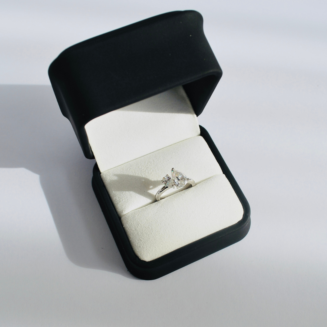 PEAR Moissanite Ring - Toi Et Moi