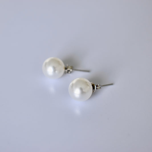 ANA pearl earrings