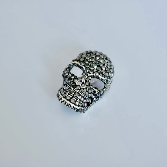 SKULL brooch